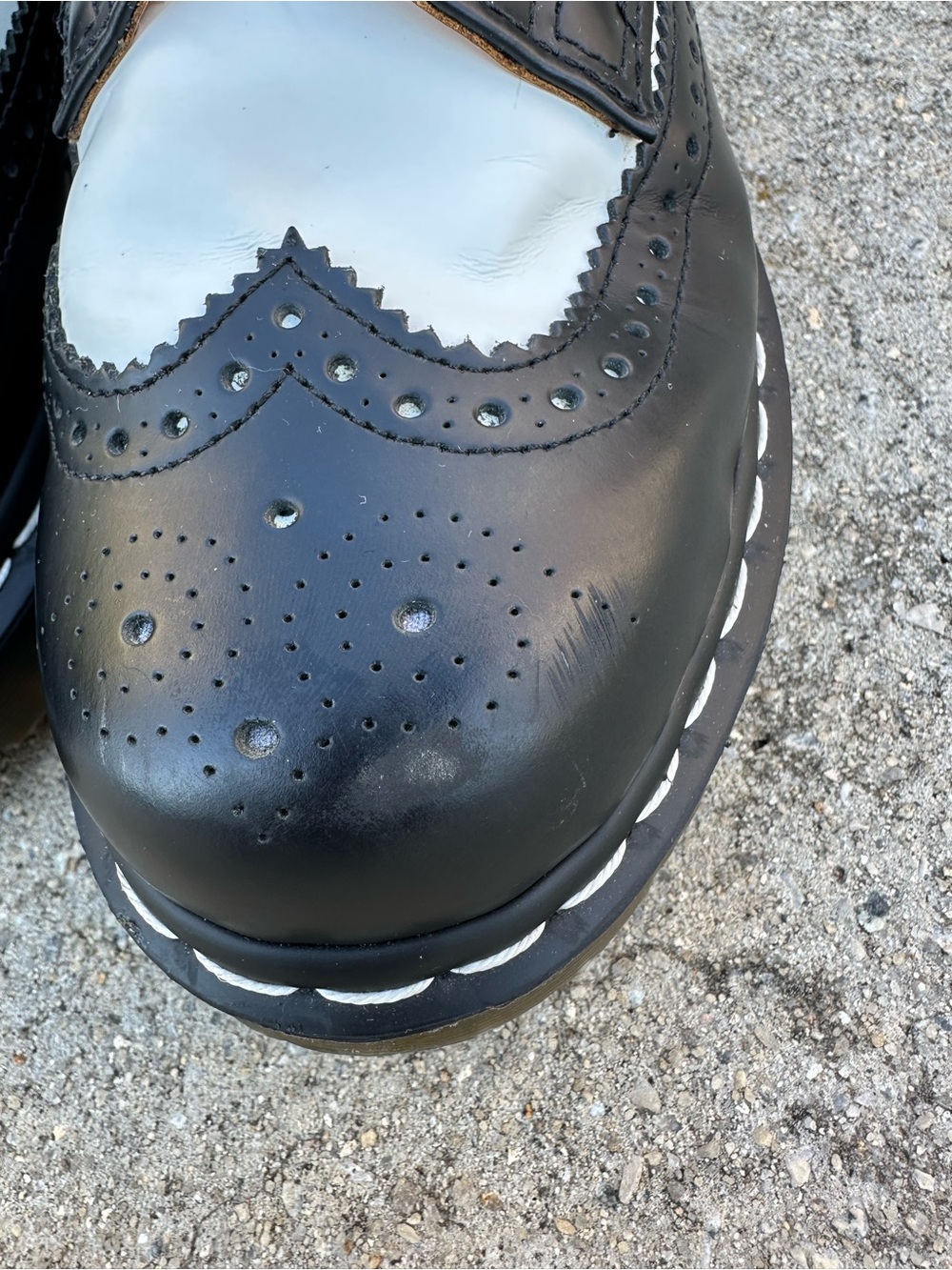 Dr. Martens 3989 Bex Wingtip Brogue Oxford Shoe Unisex - Picture 2 of 16